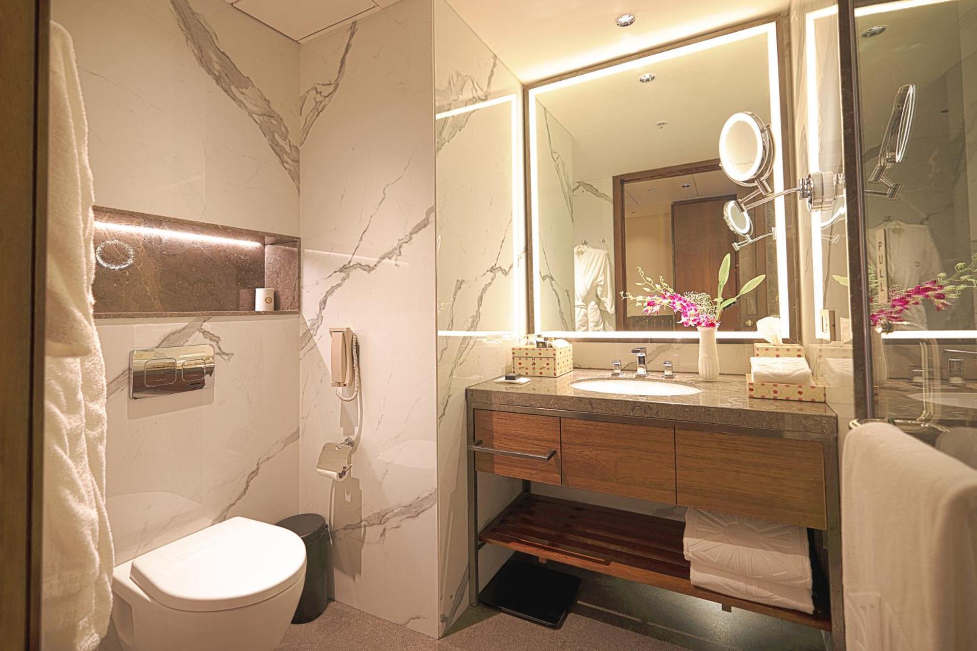 Taj Bangalore Devanahalli Eksteriør bilde Bathroom