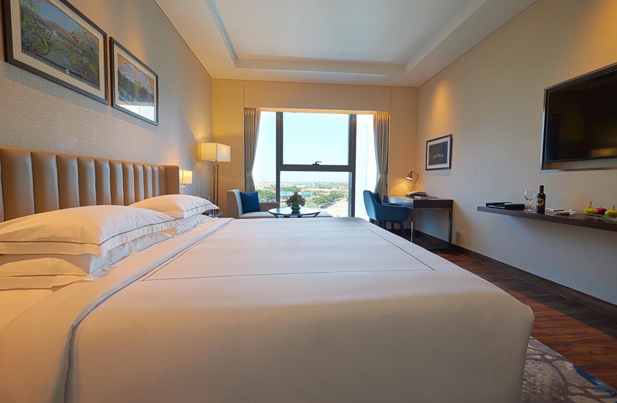 Taj Bangalore Devanahalli Eksteriør bilde Deluxe Room
