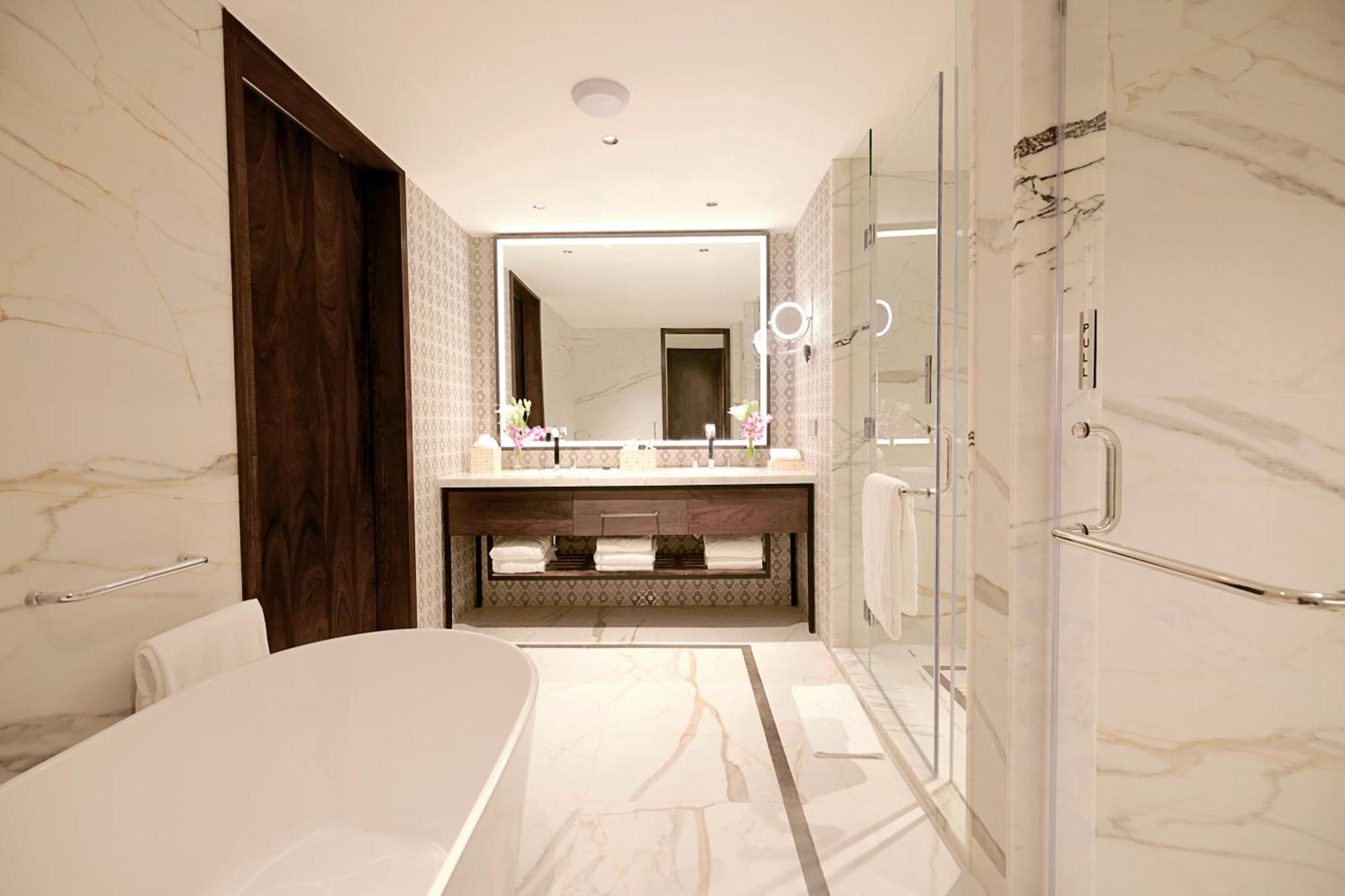 Taj Bangalore Devanahalli Eksteriør bilde Bathroom