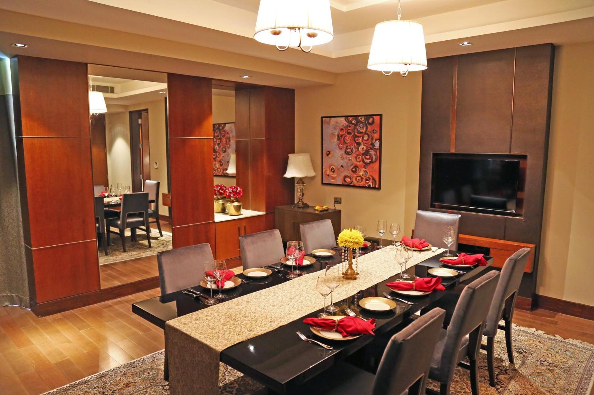 Taj Bangalore Devanahalli Rom bilde A dining room